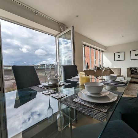 Quayside Apartment With Riverside Views & Parking Newcastle-upon-Tyne Exteriör bild