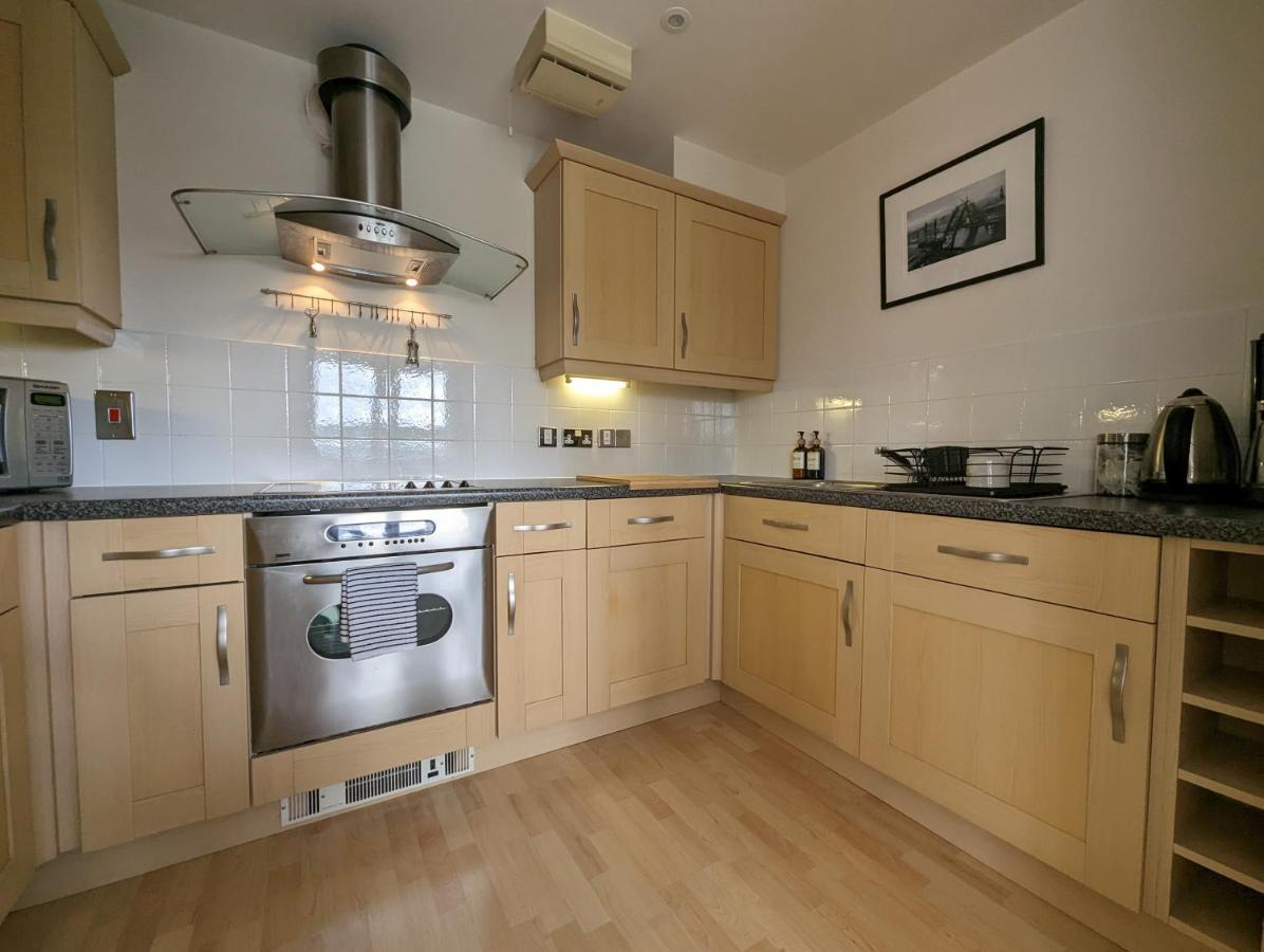 Quayside Apartment With Riverside Views & Parking Newcastle-upon-Tyne Exteriör bild