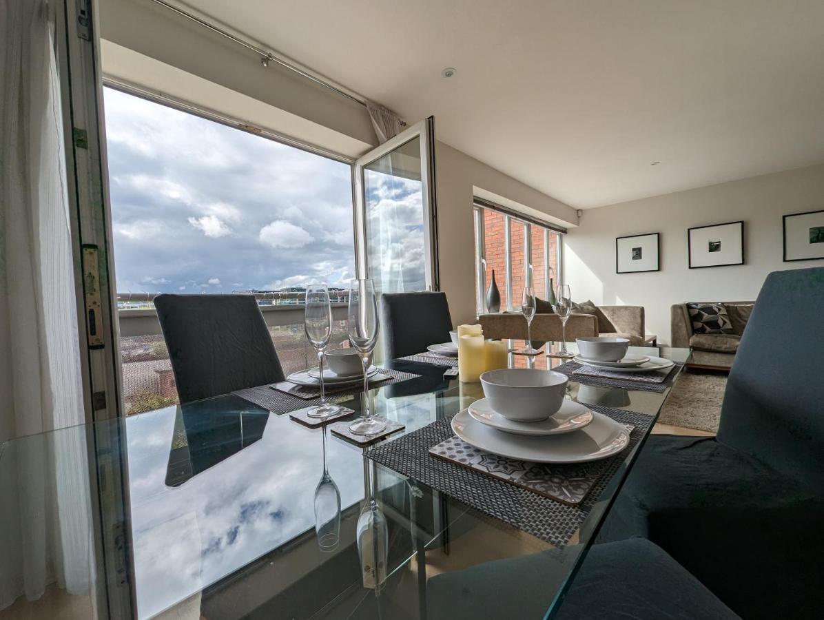 Quayside Apartment With Riverside Views & Parking Newcastle-upon-Tyne Exteriör bild